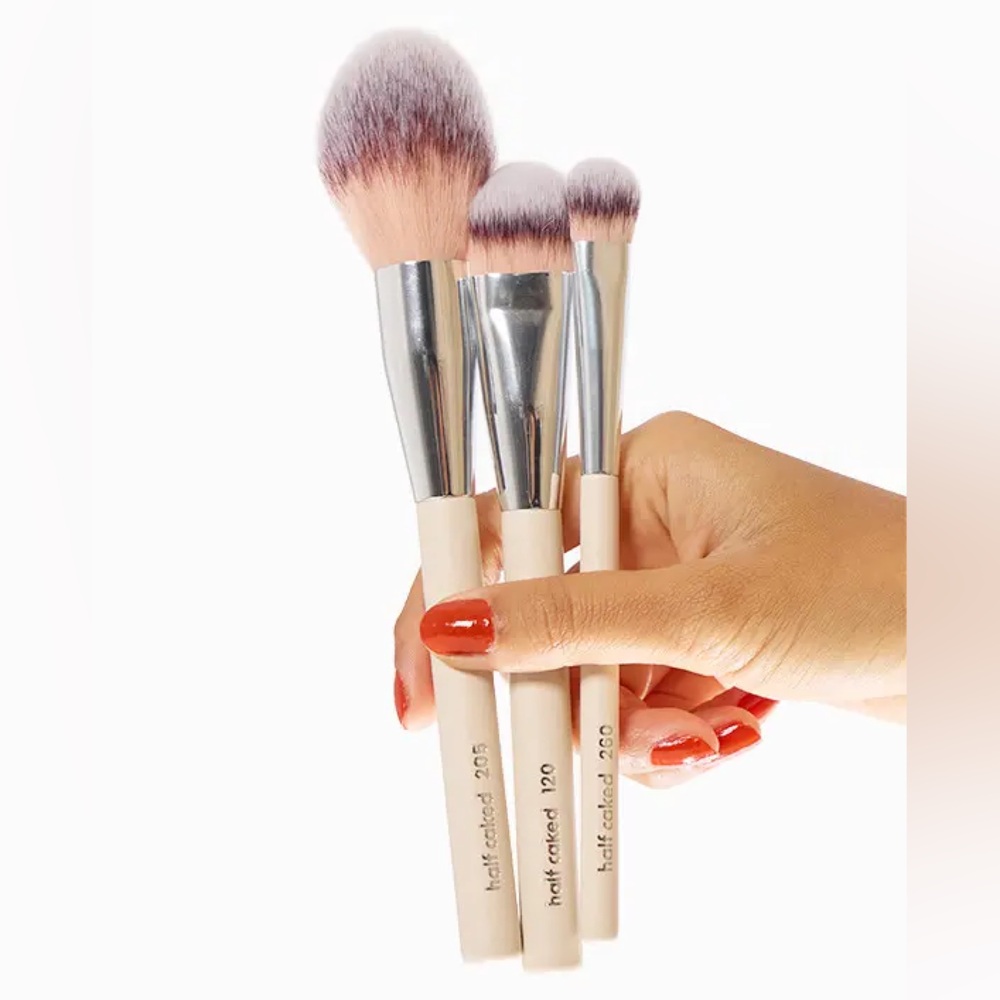 HALF CAKED The Essentials: Face Collection 3
Piece Brush Set